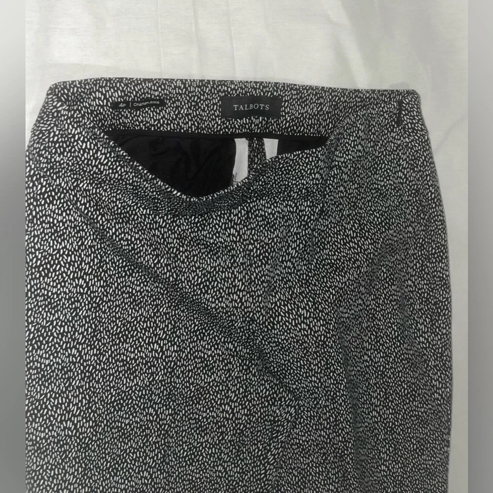 Talbots Black and White Rice Print Chatham Ankle Pants in size 4P - Picture 4 of 9